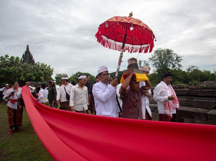 Sakral dan Megah, Upacara Penyucian Abhiseka Digelar di Candi Prambanan