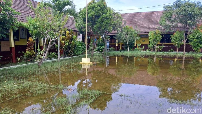 SDN Pamarican 2 Kota Serang terendam banjir (Arief/detikcom).