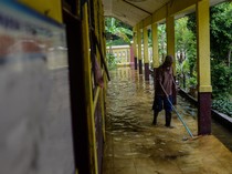Sekolah di Serang Dikepung Banjir, Aktivitas Belajar Terpaksa Daring