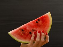 Viral Hasil Positif saat Testpack Dipakai di Semangka, Dokter Kandungan Pastikan Hoax!