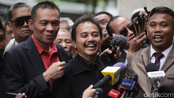 Senyum Roy Suryo Jelang Diperiksa Sebagai Tersangka Kasus Ijazah Jokowi