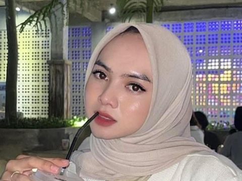 Sister Hong Lombok viral bernama Deni berasal dari Praya Timur, Lombok Tengah, dan akrab disapa Dea Lipa. (Foto: Facebook @Diana_Arkayanti)