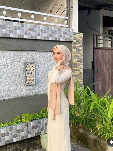 Sister Hong Lombok viral bernama Deni berasal dari Praya Timur, Lombok Tengah, dan akrab disapa Dea Lipa. (Foto: Facebook @Diana_Arkayanti) Sister Hong Lombok viral bernama Deni berasal dari Praya Timur, Lombok Tengah, dan akrab disapa Dea Lipa. (Foto: Facebook @Diana_Arkayanti)