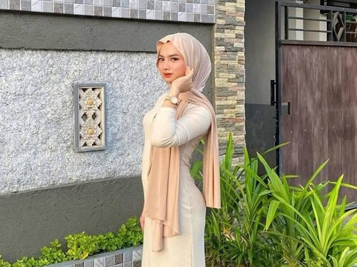 Sister Hong Lombok viral bernama Deni berasal dari Praya Timur, Lombok Tengah, dan akrab disapa Dea Lipa. (Foto: Facebook @Diana_Arkayanti)