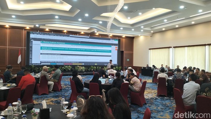 Suasana FGD penilaian efektivitas pengelolaan kawasan TNK tahun 2025, di Labuan Bajo, Kamis (13/11/2025).