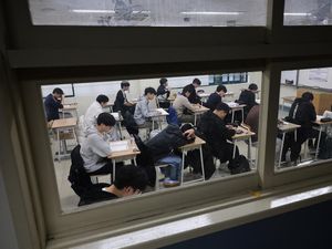 Suasana Hening Menyelimuti Seoul Saat Ujian Masuk Universitas Dimulai
