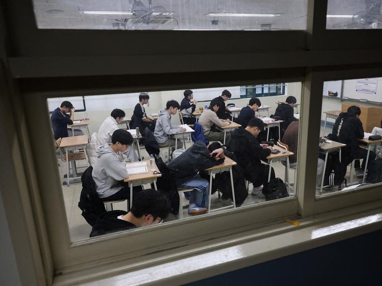 Suasana Hening Menyelimuti Seoul Saat Ujian Masuk Universitas Dimulai
