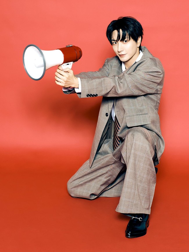 “Ah, untuk postingan Instagram itu. Aku pikir itu foto grup kami. Aku cuma ambil screenshot dan upload. Aku sama sekali ngga sadar Siwon nggak ada di foto itu,” jelas Leeteuk kepada para ELF. Foto: dok. Instagram @xxteukxx