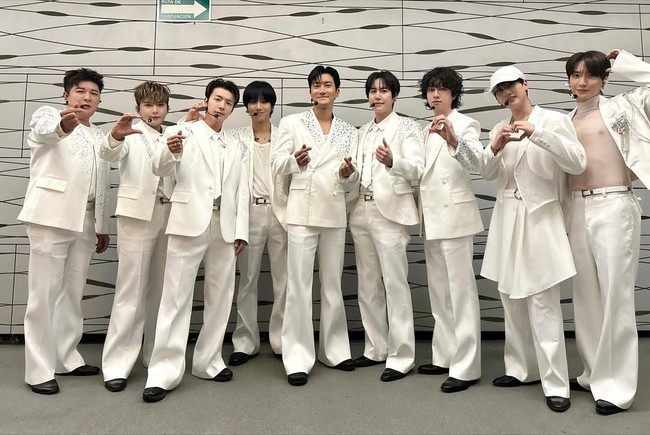 Sebelumnya Leeteuk dan Yesung kedapatan berhenti mengikuti akun Instagram Siwon usai membagikan ucapan belasungkawa untuk influencer pro Trump, Charlie Kirk. Heechul juga memutuskan untuk unfollow Siwon karena postingan berbau Islamofobia. Foto: dok. Instagram @xxteukxx