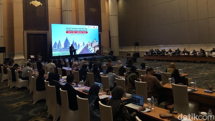 The 33rd Plenary Meeting and Working Group Meetings of ISO/TC 189 Ceramic Tiles di Kota Jogja, Kamis (13/11/2025).