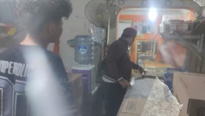 Toko daging beku di Koja, Jakut menjadi sasaran pencurian oleh mantan karyawan. Polisi menyelidiki kasus ini meski korban belum membuat laporan resmi. (dok Polsek Koja)