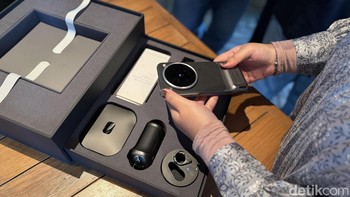 Kit ini terdiri dari case yang dapat melindungi ponsel dan dilengkapi dudukan untuk menopang ponsel. Foto: Virgina Maulita Putri/detikINET
