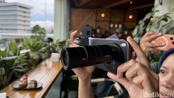 Vivo X300 Pro sendiri dilengkapi kamera telephoto 200 MP yang diracik Vivo bersama Zeiss. Foto: Virgina Maulita Putri/detikINET