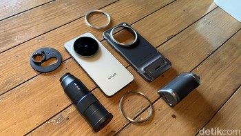 Vivo X300 Pro dengan Photography Kit sebelum dirakit. Foto: Virgina Maulita Putri/detikINET