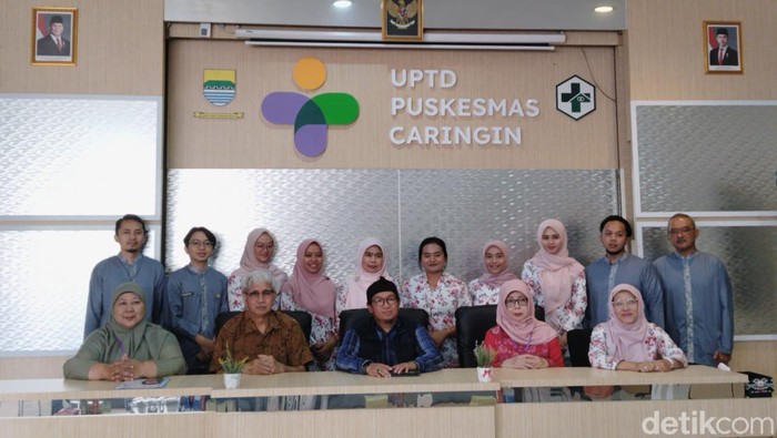 Wakil Ketua Komisi IV DPRD Kota Bandung Rizal Khairul (tengah) saat menghadiri sosialisasi pembincaan pascasurvei akreditasi di UPTD Puskesmas Caringin.