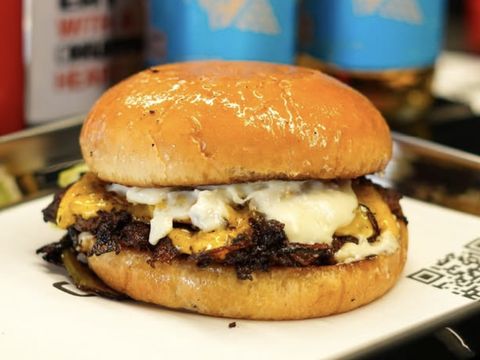 7 Burger Enak Isi Melimpah di Bekasi, Harganya Mulai dari Rp 25 Ribu! 7 Burger Enak Isi Melimpah di Bekasi, Harganya Mulai dari Rp 25 Ribu!