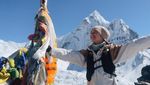Potret Angela Gilsha Capai Everest Base Camp, Hadiah Buat Diri Sendiri