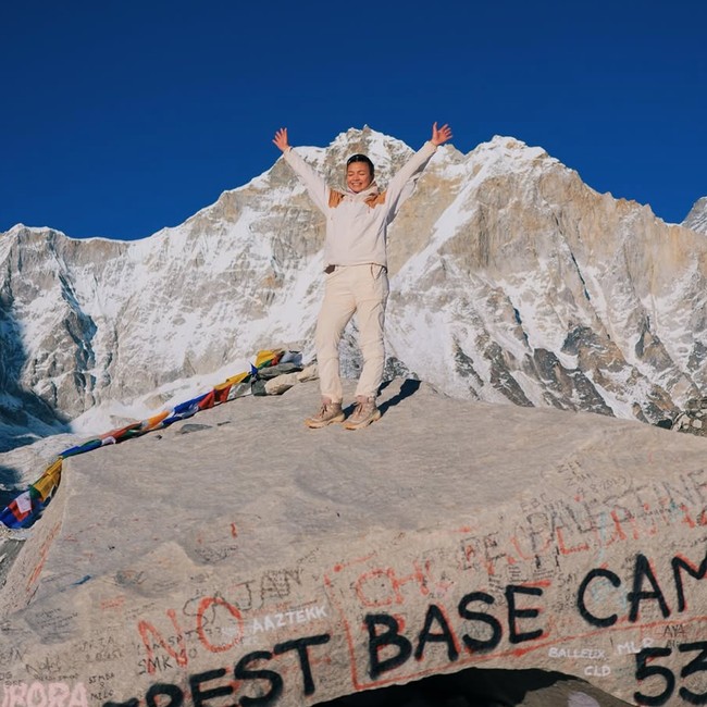 7 Foto Angela Gilsha Berhasil Mendaki ke Everest Base Camp, Tubuh Nyaris Beku