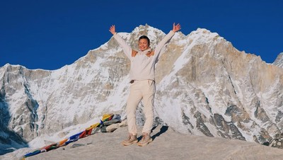 7 Foto Angela Gilsha Berhasil Mendaki ke Everest Base Camp, Tubuh Nyaris Beku