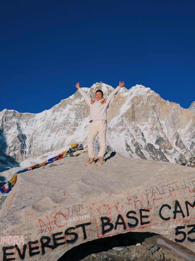 7 Foto Angela Gilsha Berhasil Mendaki ke Everest Base Camp, Tubuh Nyaris Beku