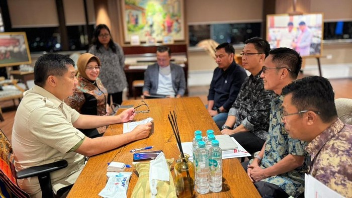 Menteri PKP Maruarar Sirait bersama Kepala BPS Amalia Adininggar Widyasanti, dan Wali Kota Palembang Ratu Dewa