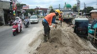 Pemkot Depok melalui Dinas Pekerjaan Umum dan Penataan Ruang Bidang Sumber Daya Air tengah memperbaiki kawasan itu dengan menggunakan anggaran APBD Kota Depok.