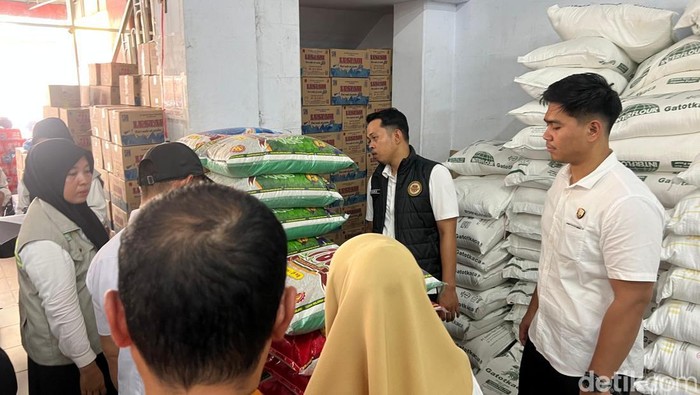 Satgas Pangan Bone melakukan sidak harga beras di pasar Jalan Sambaloge Baru, Kabupaten Bone, Sulawesi Selatan (Sulsel).