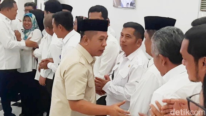 Bupati Karawang Aep Syaepuloh saat halal bi halal usai pelantikan kepala dinas baru