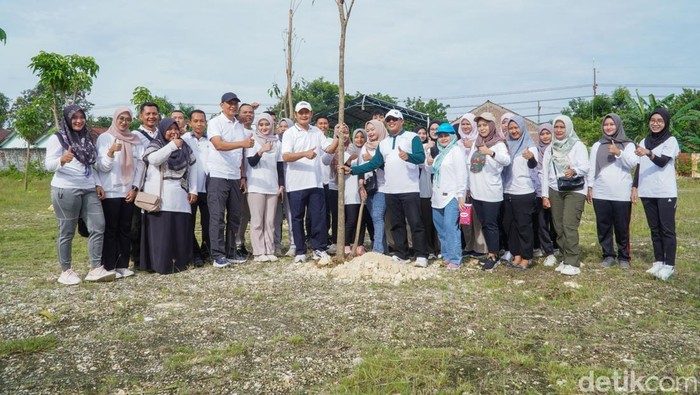 Bupati Lamongan tanam flora dan lepas Fauna Endemik