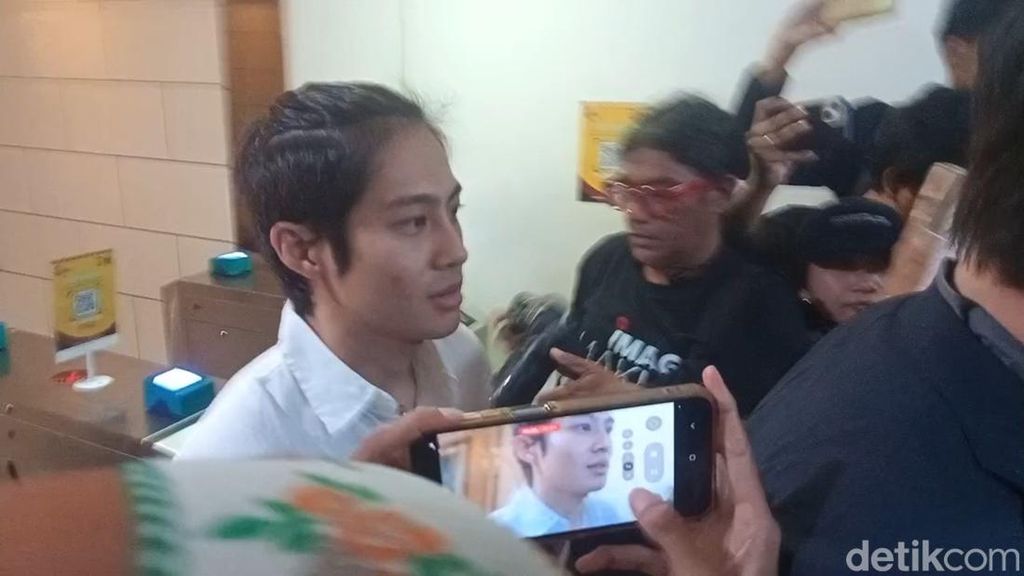 DJ Panda Bungkam Lagi Usai Mediasi dengan Pihak Erika Carlina