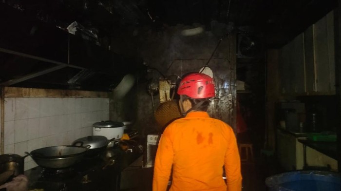Foto: Rumah makan terbakar akibat kompor lupa dimatikan di Tanah Sareal, Bogor (dok. BPBD Bogor)