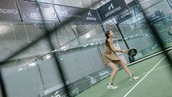 Gisel Jadi Cewek Bumi Tersporty di Lapangan Padel