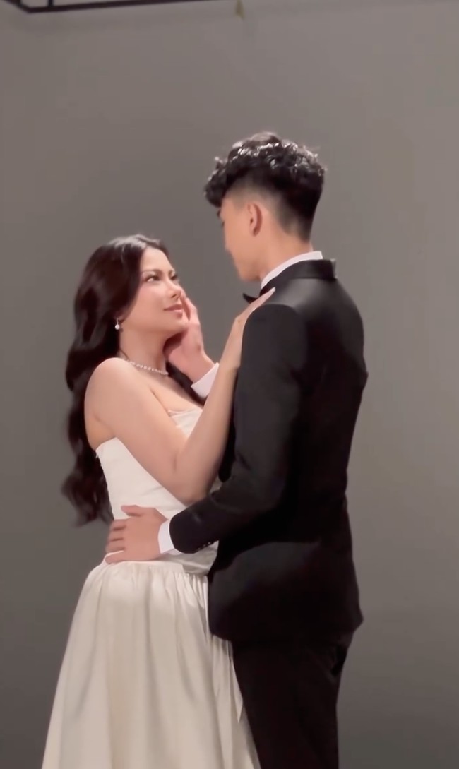 Pernikahan selebgram Hanum Mega dan Rafly Ardiansyah tampaknya sudah semakin dekat. Baru-baru ini melalui akun Instagramnya Hanum membagikan hasil foto prewedding mereka. Foto: Instagram/@real.hanummega