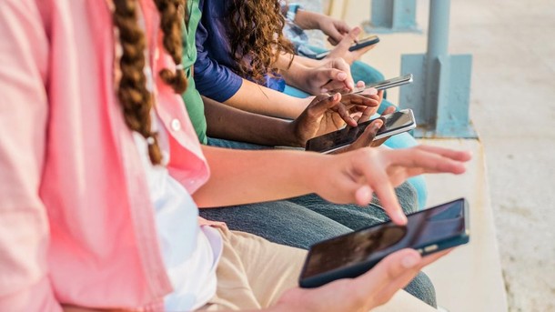 Gara-gara AI, Smartphone Akan Kembali Pakai RAM 4GB