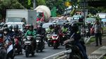 Jalan D.I Panjaitan Jaktim Macet Akibat Proyek Saluran Pipa