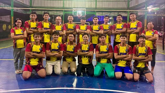 Jirayut buat tim dan klub bola voli, bernama J Team.