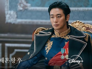 Heboh Kostum Ju Ji Hoon di Drakor The Remarried Empress Mirip Properti Nazi