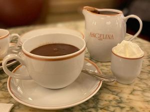 Jejak Coco Chanel di Secangkir Coklat Angelina Paris, Kafe Legendaris Favorit Turis