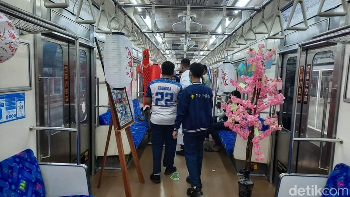 KAI mengakhiri pengoperasian 3 seri KRL, yaitu seri 7.000, seri 8.500, dan seri 203. Untuk mengenang ketiga KRL, KAI menghadirkan Mini Museum. (Rachma IS/detikcom)