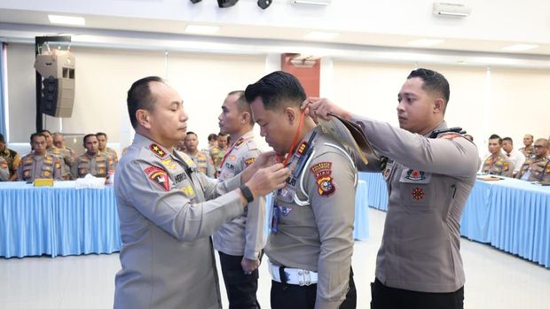 Kapolda Riau Irjen Pol Herry Heryawan membuka Latihan Pra Operasi Zebra Lancang Kuning 2025. Kapolda Riau Irjen Pol Herry Heryawan membuka Latihan Pra Operasi Zebra Lancang Kuning 2025.