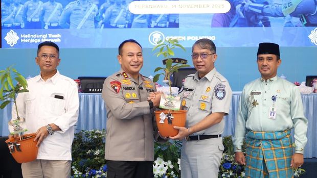 Kapolda Riau Irjen Pol Herry Heryawan membuka Latihan Pra Operasi Zebra Lancang Kuning 2025. Kapolda Riau Irjen Pol Herry Heryawan membuka Latihan Pra Operasi Zebra Lancang Kuning 2025.