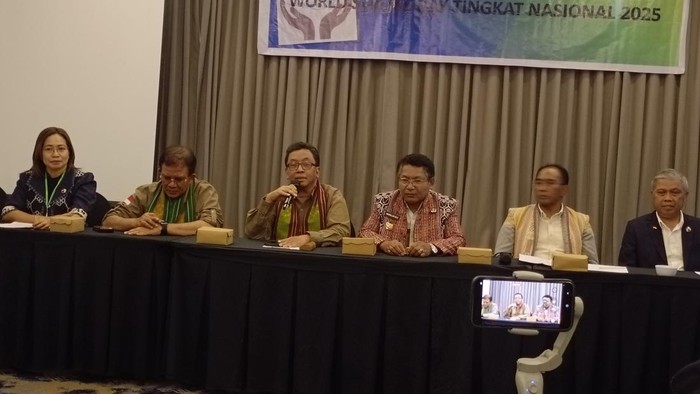 Konferensi pers peringatan Hari Stroke Sedunia 2025 di Kupang, NTT, Jumat 914/11/2025). (Foto: Simon Selly/detikBali)