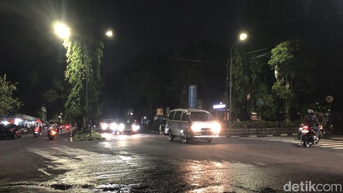 Lokasi kejadian tawuran di dekat Stadion Mandala Krida, Jumat (14/11/2025).