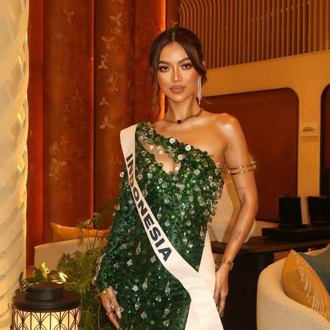 7 Potret Wakil RI Sanly Liu Usai Keracunan Makanan di Miss Universe 2025