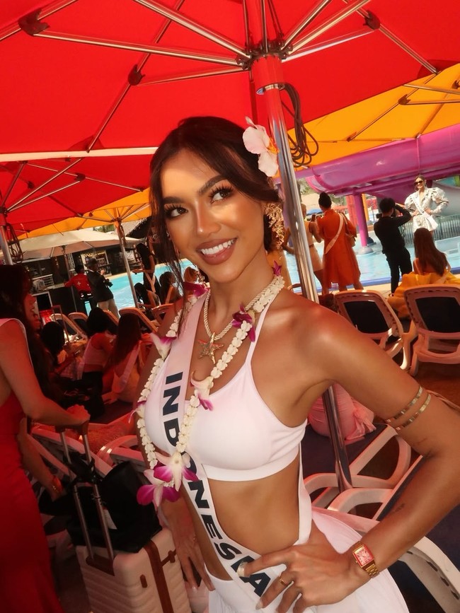 Sanly Liu merupakan salah satu kontestan Miss Universe 2025 yang mengalami keracunan makanan. Ia dan beberapa peserta lainnya harus istirahat selama beberapa hari agar segera pulih. Foto: Instagram/@sanlyliuu