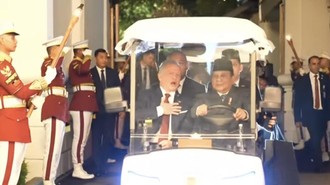 Momen Prabowo Sopiri Raja Yordania Naik Buggy Car di Istana Jakarta