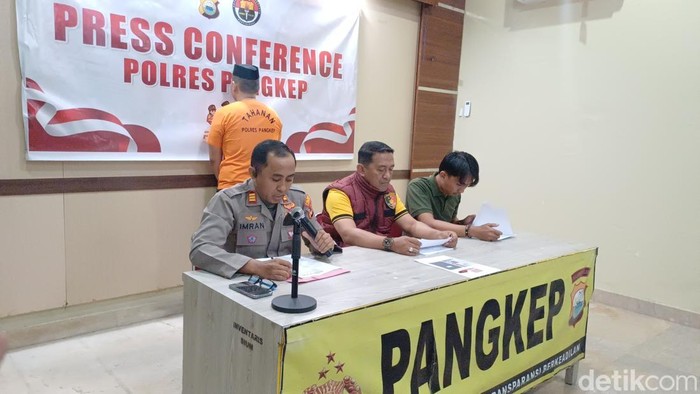 Remaja berinisial MI (20) di Kabupaten Pangkep, Sulawesi Selatan (Sulsel), ditangkap polisi usai menyebar video call sex (VCS) mantan pacarnya inisial NS (19) karena sakit hati diputuskan.