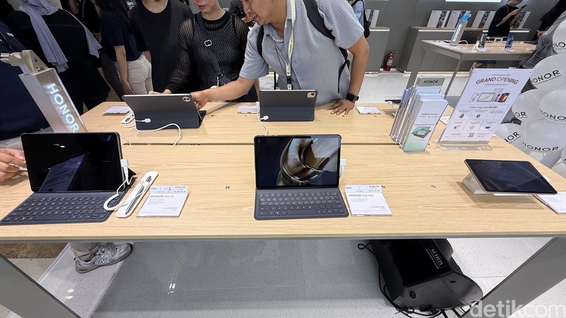 Pembukaan Honor Experience Store Emporium Pluit Mall