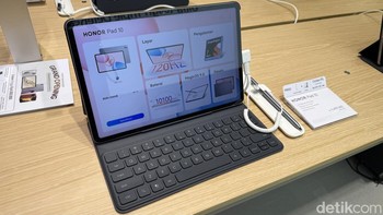 Ada Honor Pad 10, varian tertinggi dan hero model yang hadir dengan layar besar 12,1 inch, chipset Snapdragon 7 Gen 3, dan deretan fitur AI pendukung produktivitas. Tablet ini sudah mendukung stylus dan keyboard Bluetooth. Foto: Virgina Maulita Putri/detikINET
