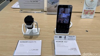 Smartwatch Honor Watch Fit juga ditampilkan di Honor Experience Store Emporium Pluit Mall. Foto: Virgina Maulita Putri/detikINET